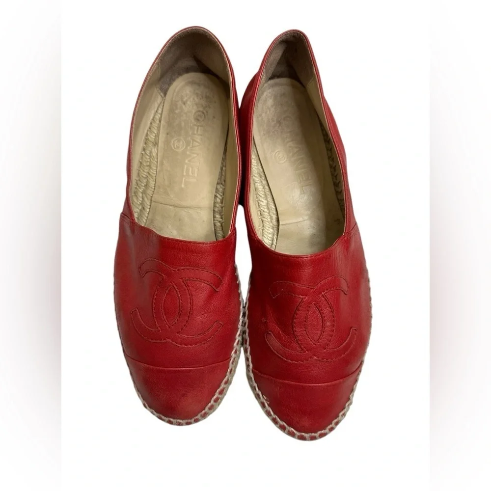 Authentic Chanel Red Lambskin Leather CC Logo Espadrille size 37,l
